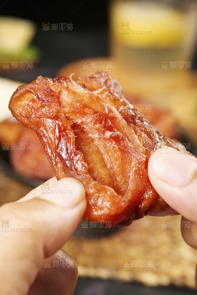 深底上的苹果干