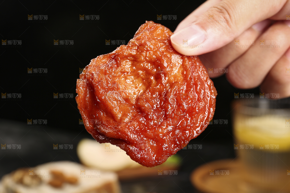 深底上的苹果干