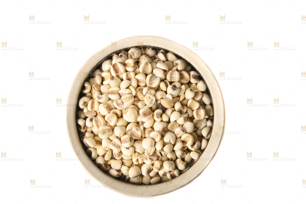 白底上的腊八粥食材