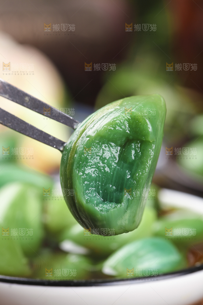 深底上的腊八蒜