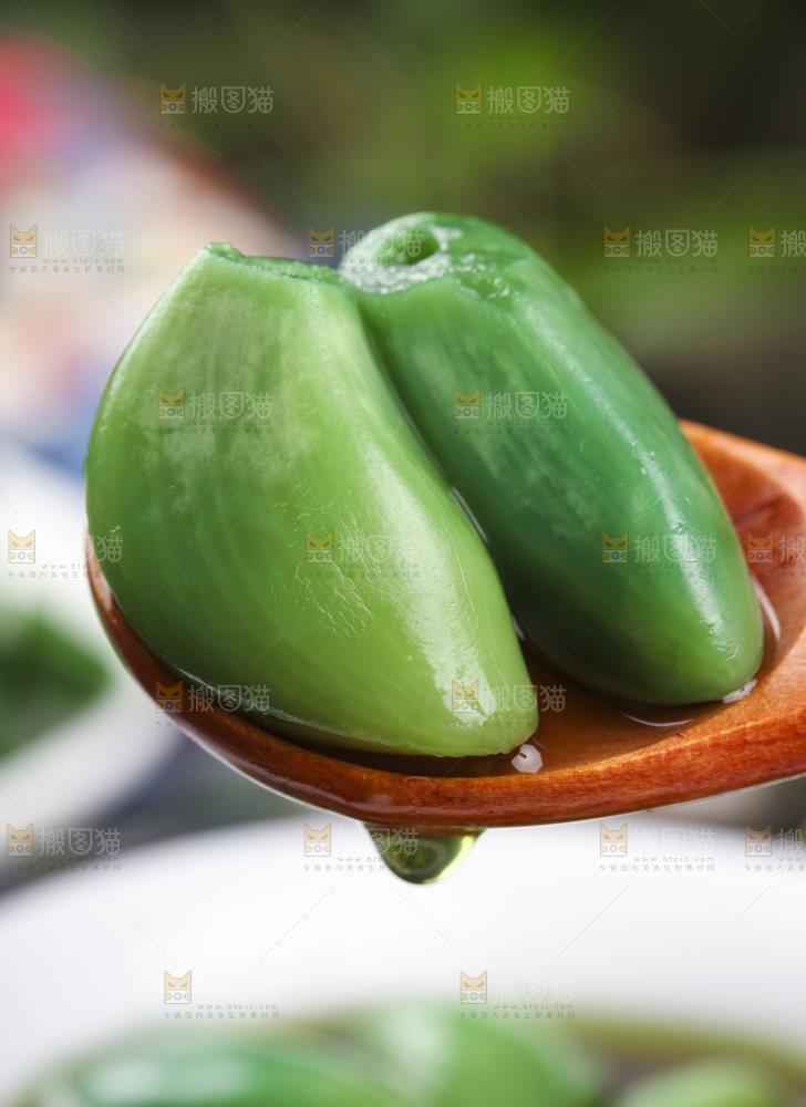 深底上的腊八蒜