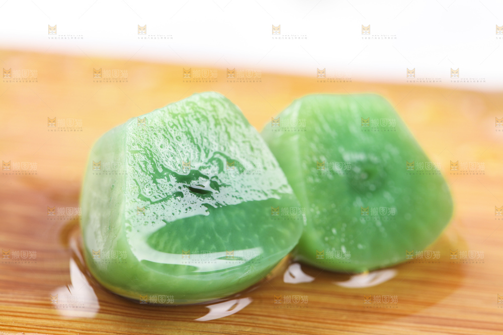 浅底上的腊八蒜