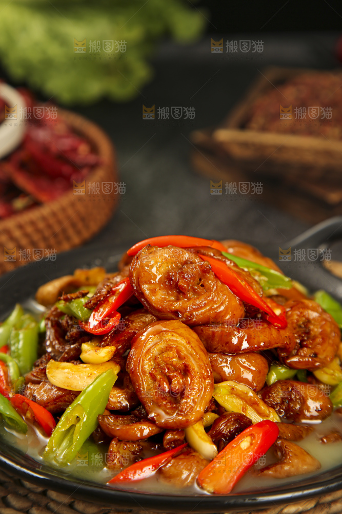 深底上的炒肥肠