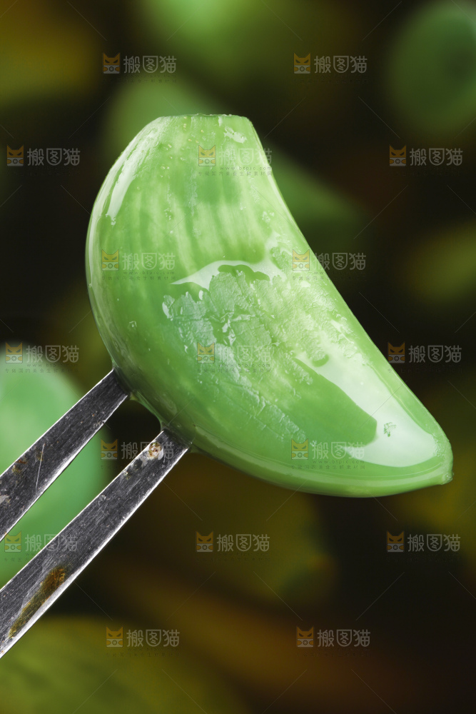 深底上的腊八蒜