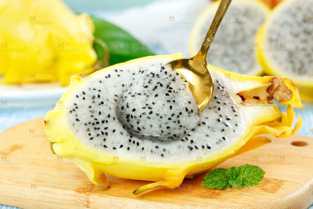 浅底上的黄皮火龙果