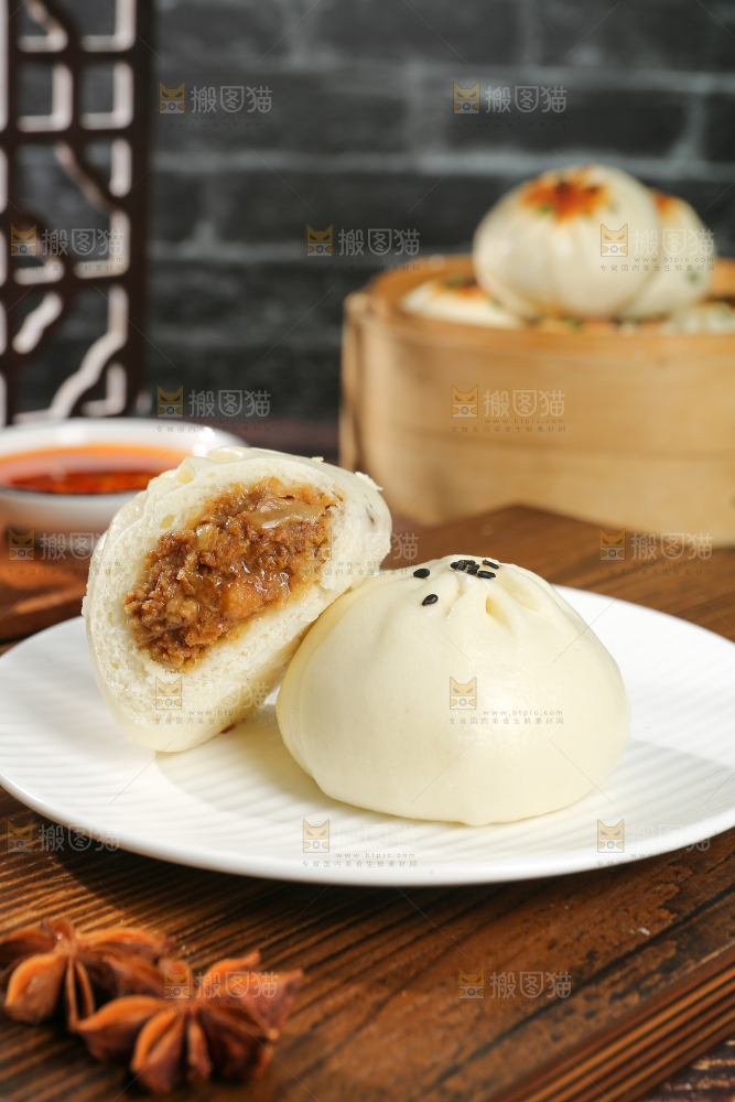 深底上的牛肉包子