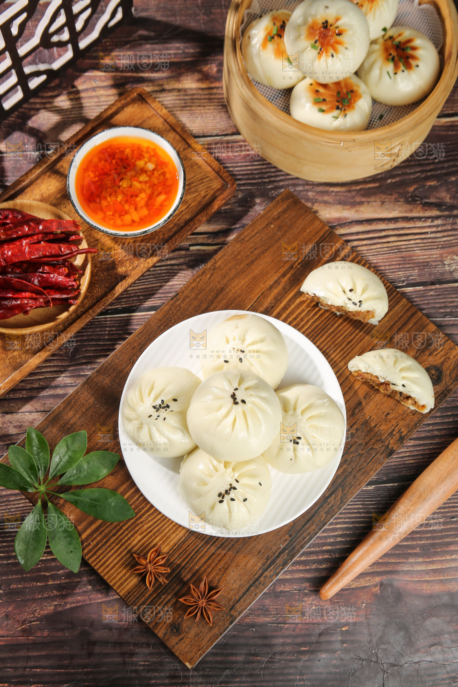 深底上的牛肉包子