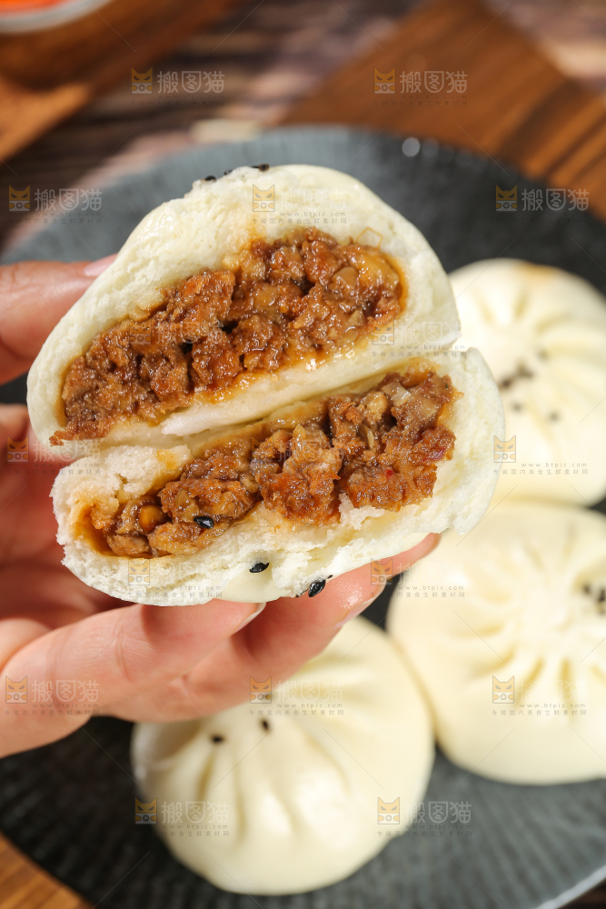 深底上的牛肉包子