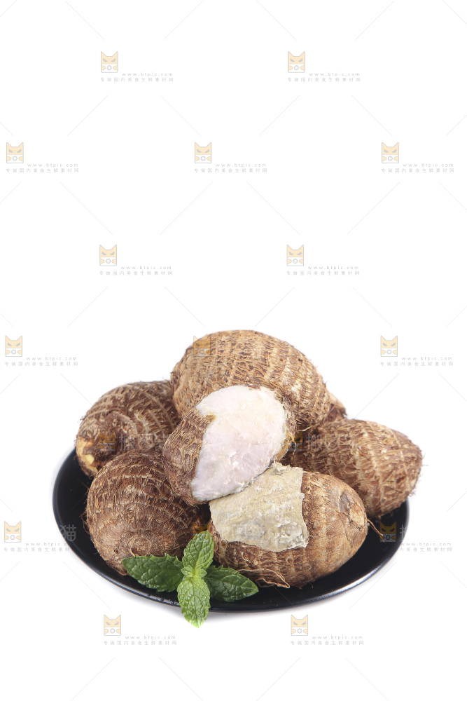 白底上的牛奶芋头