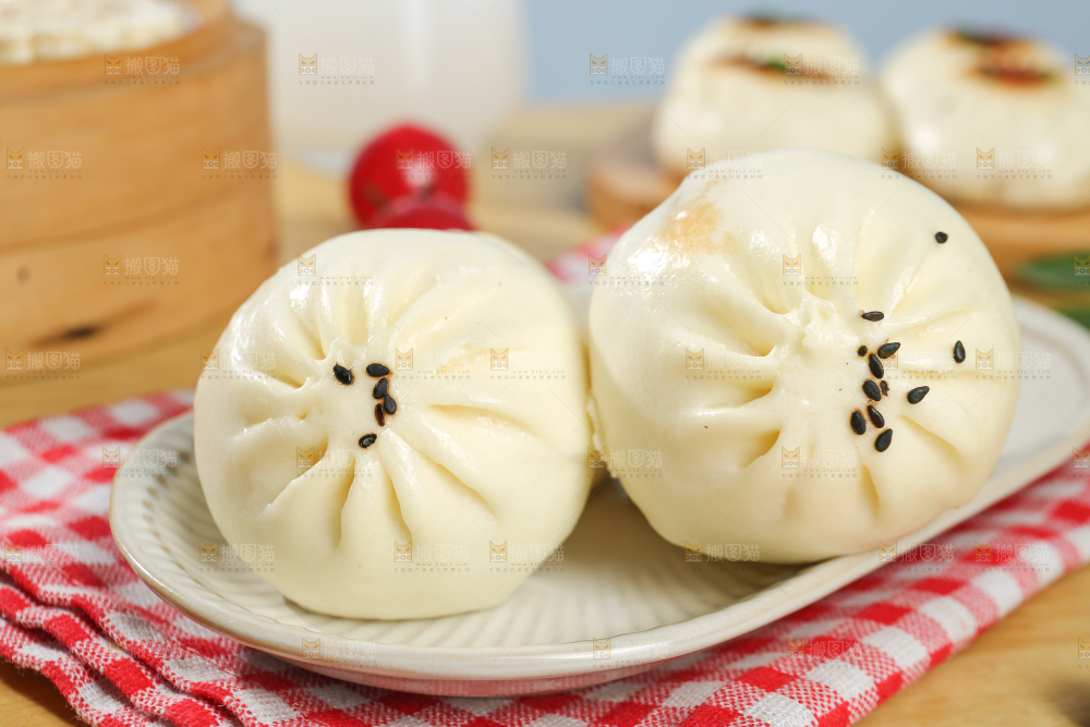浅底上的牛肉包子