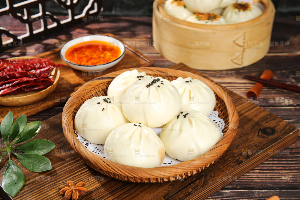 深底上的牛肉包子