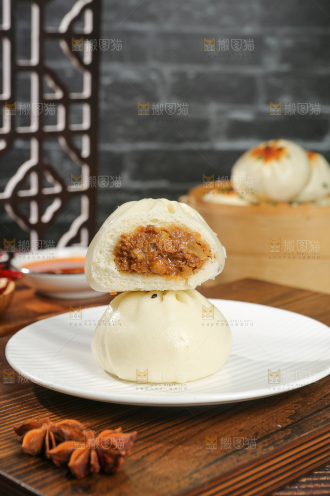 深底上的牛肉包子