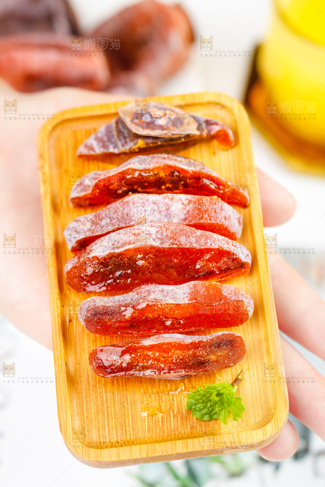 浅底上的吊柿饼