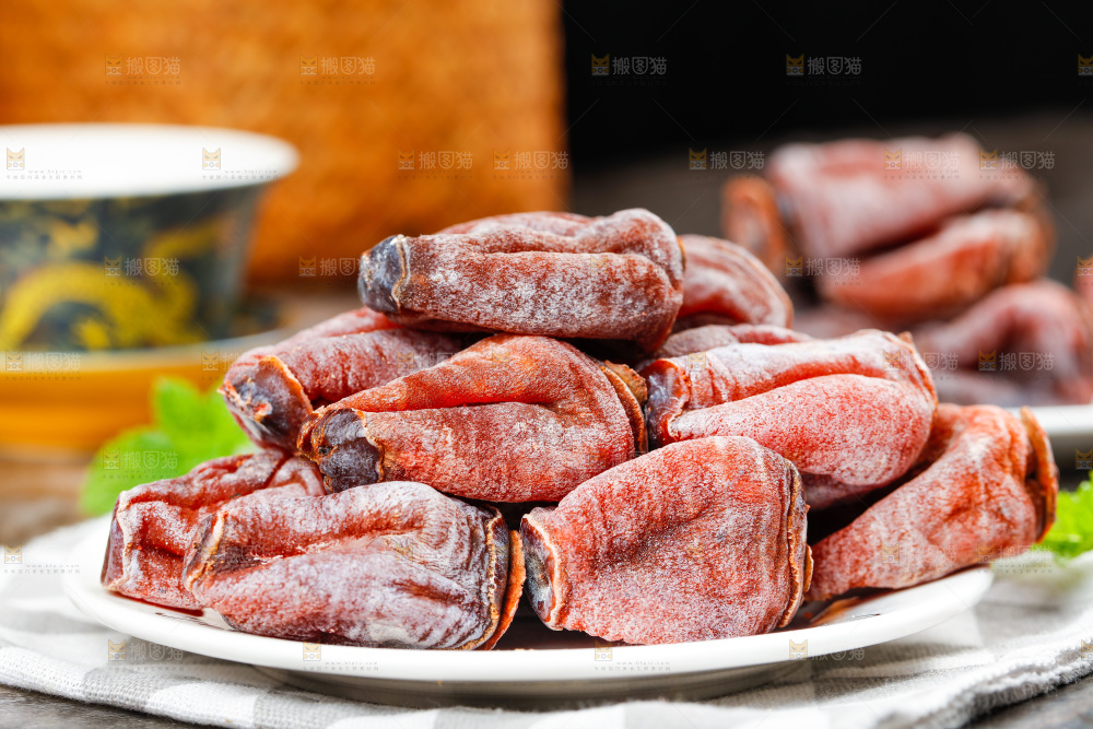浅底上的吊柿饼