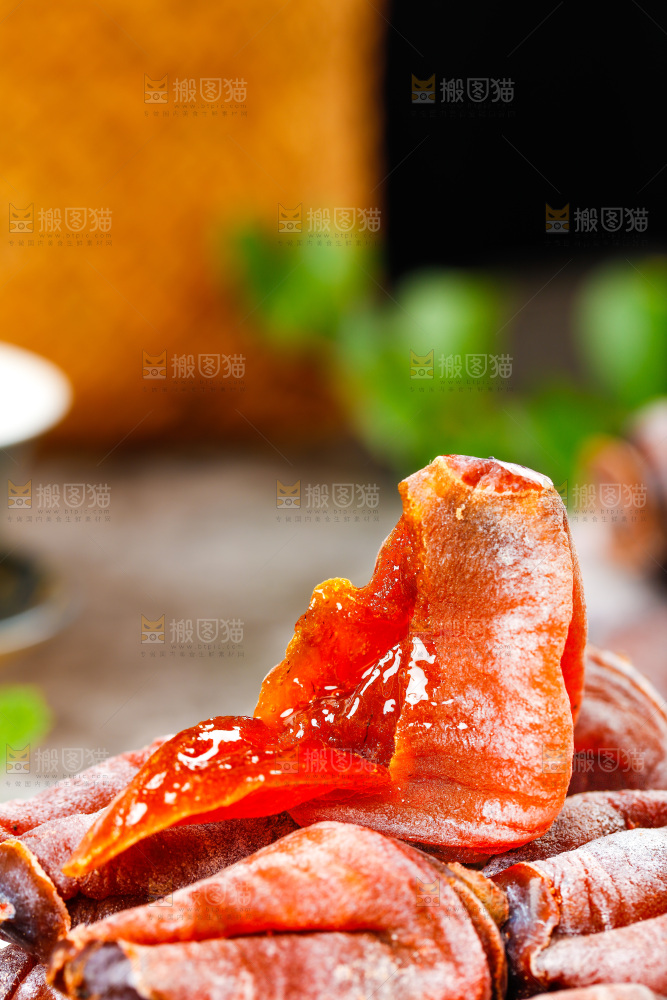 浅底上的吊柿饼