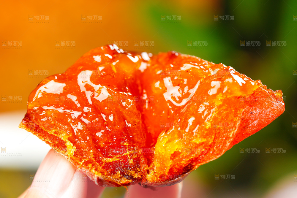 浅底上的吊柿饼