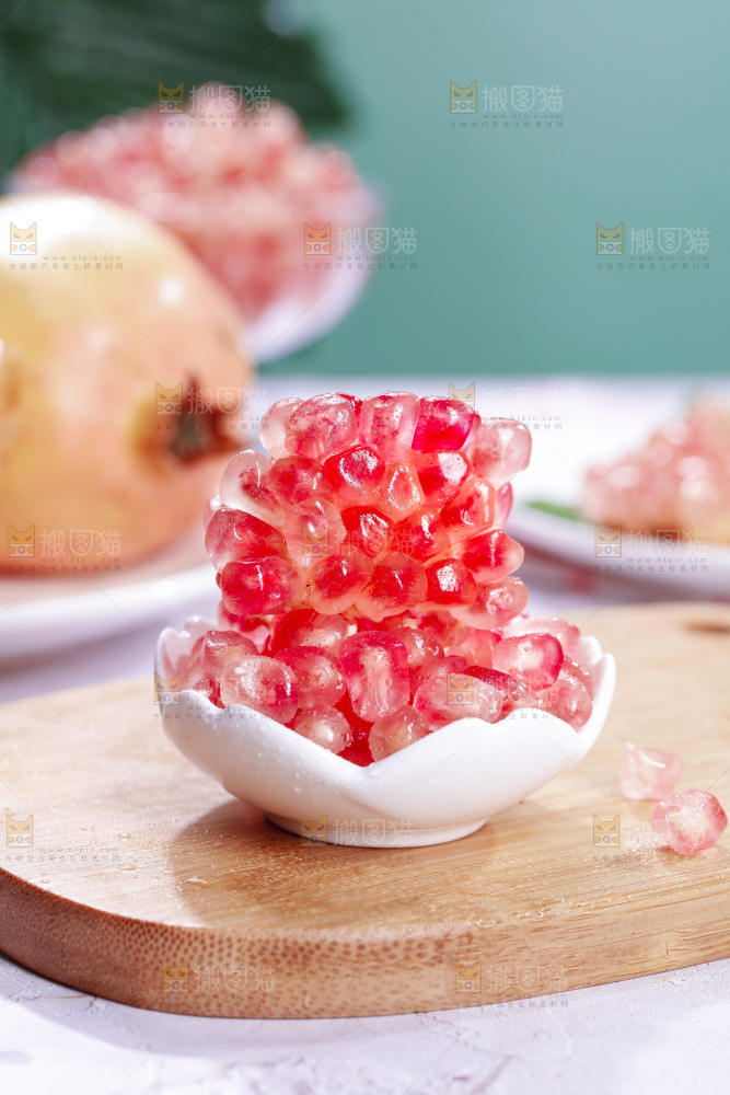 浅底上的蒙自石榴