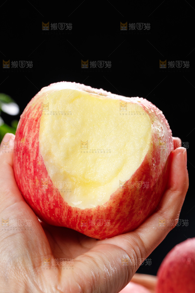 深底上的条纹苹果