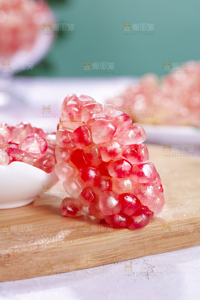 浅底上的蒙自石榴