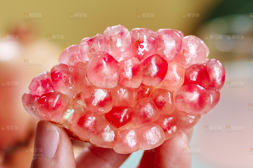 浅底上的蒙自石榴