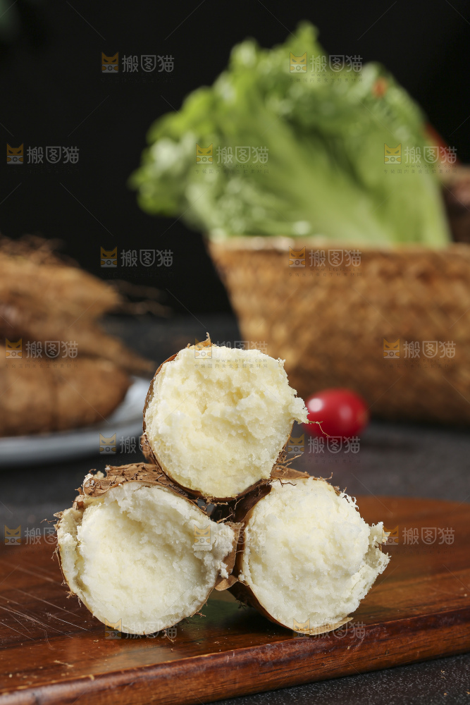 深底上的新鲜毛薯