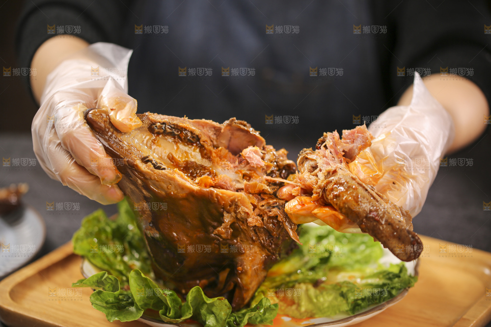 深底上的羊头肉