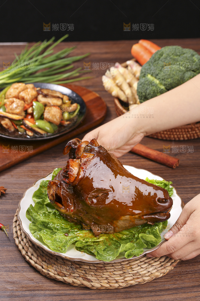 深底上的羊头肉