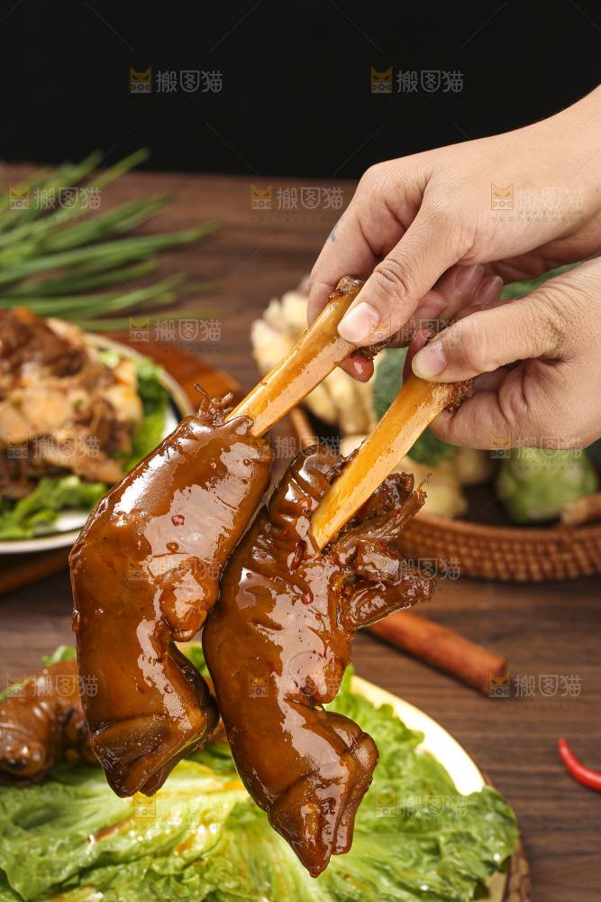 深底上的羊蹄