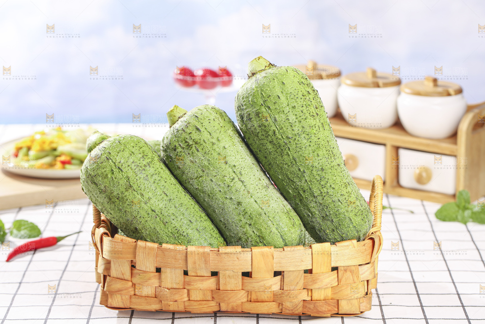 浅底上的肉丝瓜