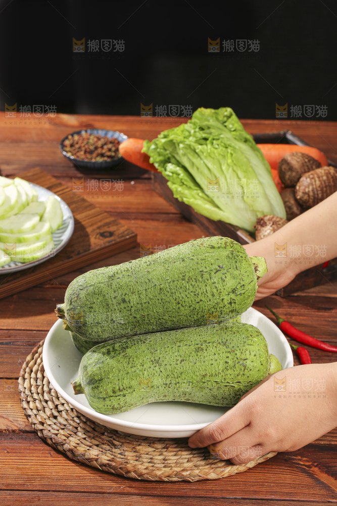 木底上的肉丝瓜