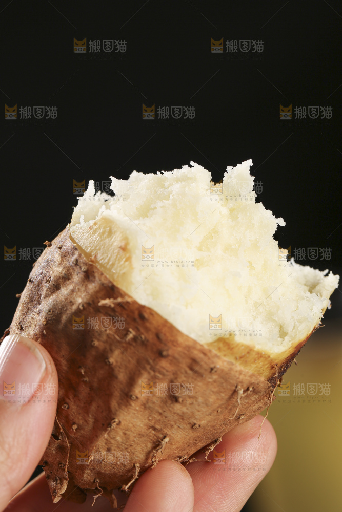 深底上的新鲜毛薯