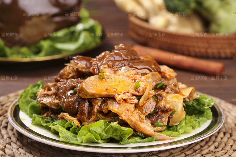 深底上的羊头肉