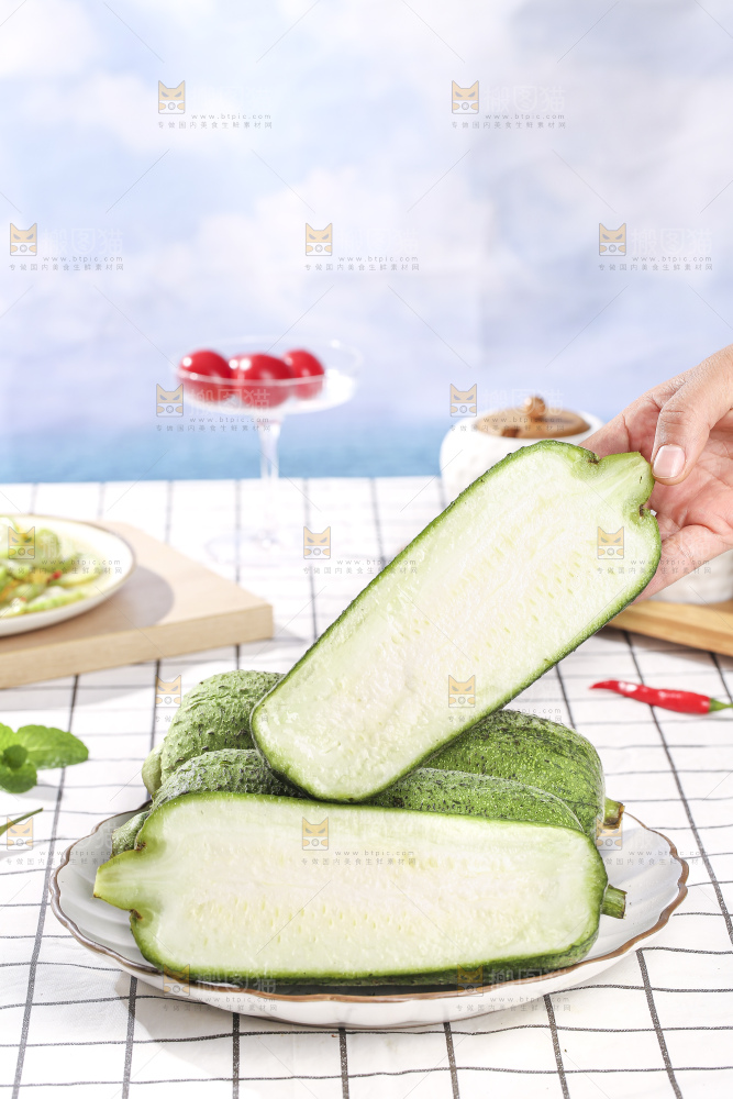 浅底上的肉丝瓜