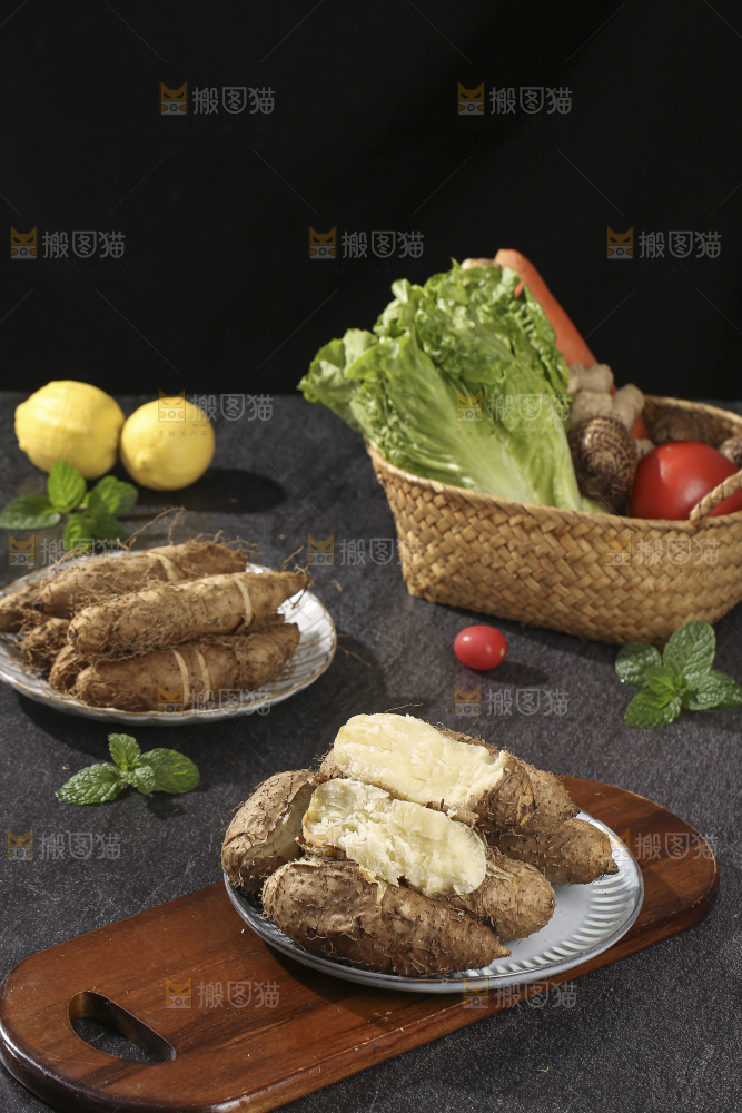 深底上的新鲜毛薯
