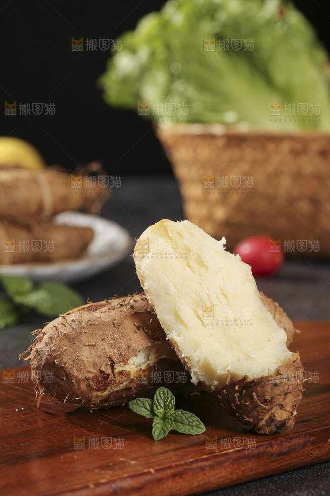 深底上的新鲜毛薯