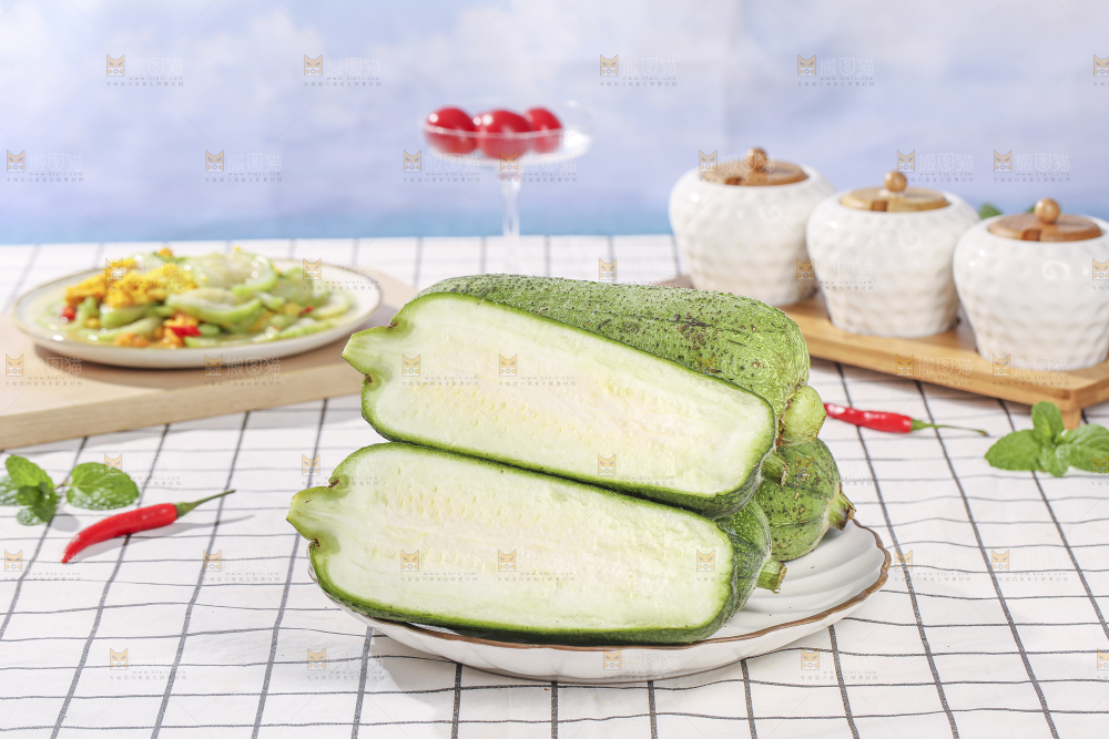 浅底上的肉丝瓜