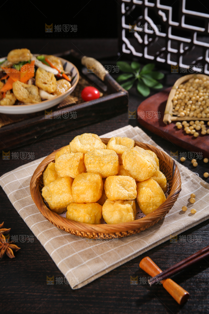 深底上的油豆腐