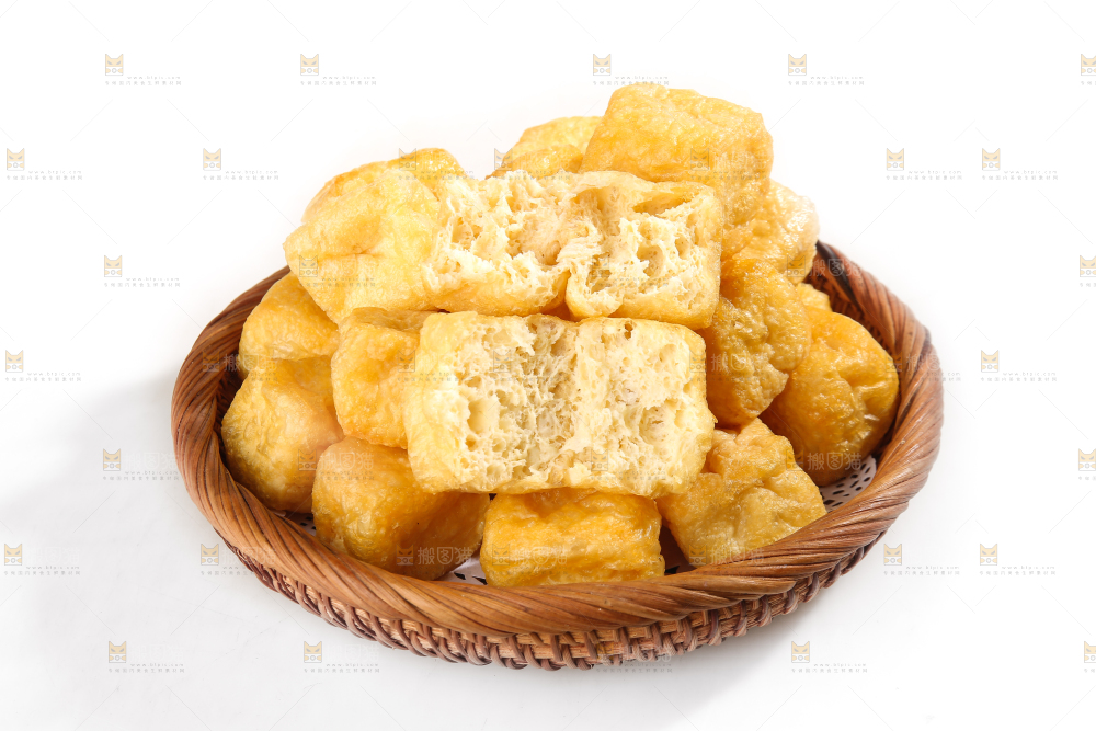 白底上的油豆腐