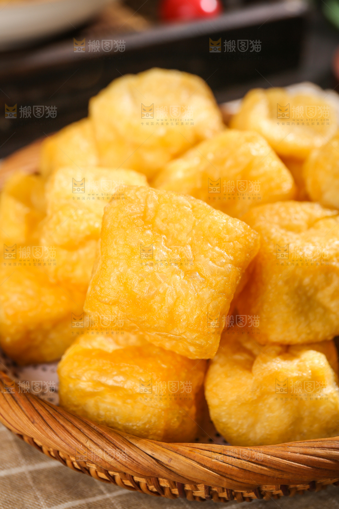 深底上的油豆腐
