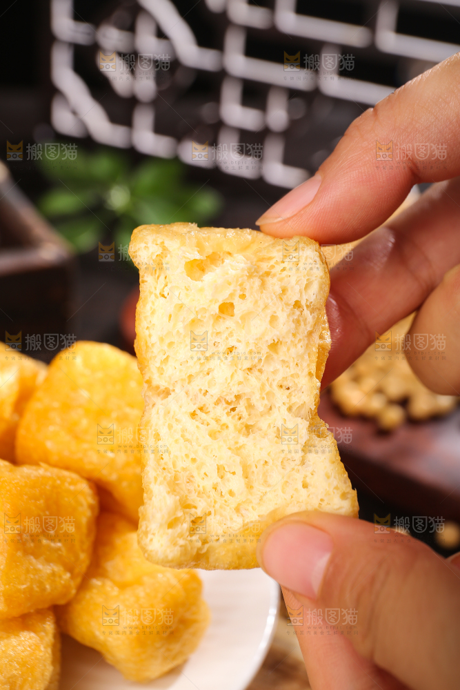 深底上的油豆腐