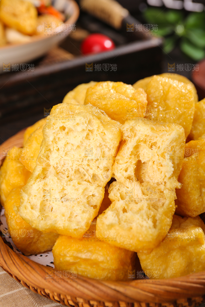 深底上的油豆腐