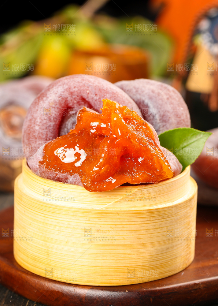 蒸笼里放着柿子饼