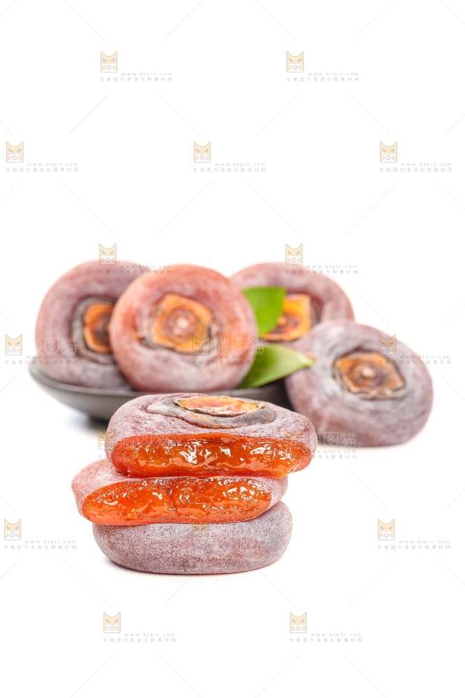 白底上摆放着柿子饼