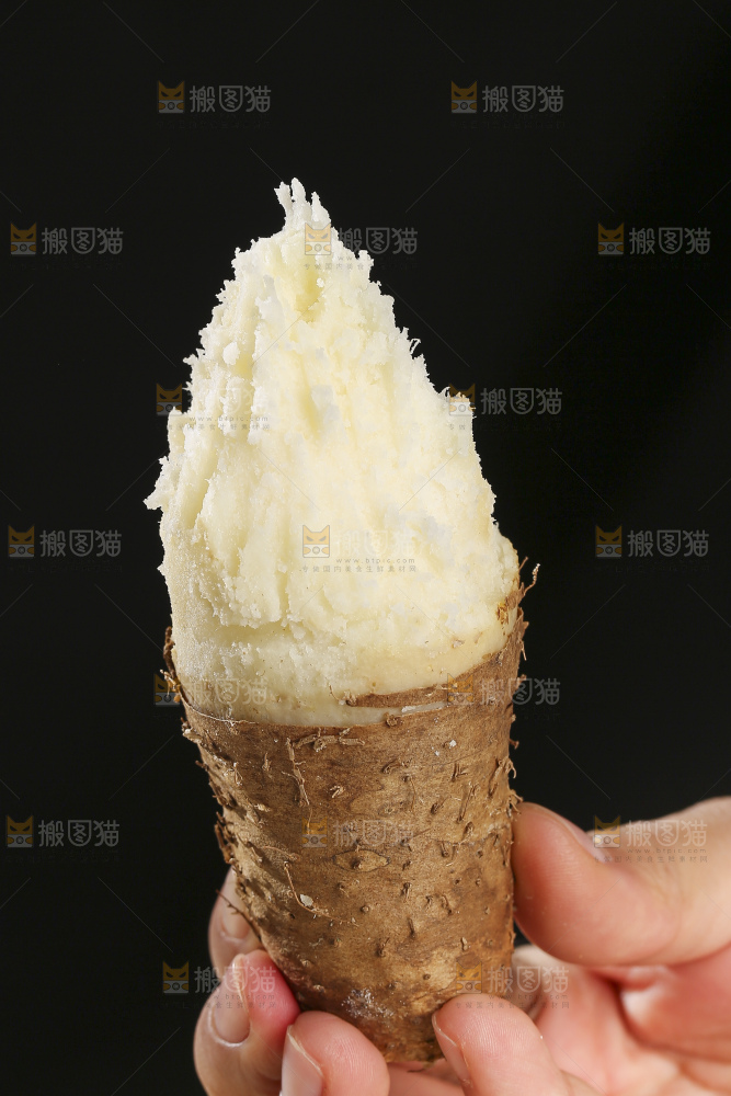 浅底上的毛薯泥