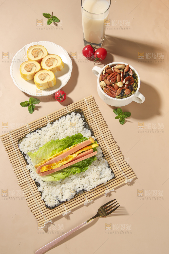 浅底上的海苔包饭
