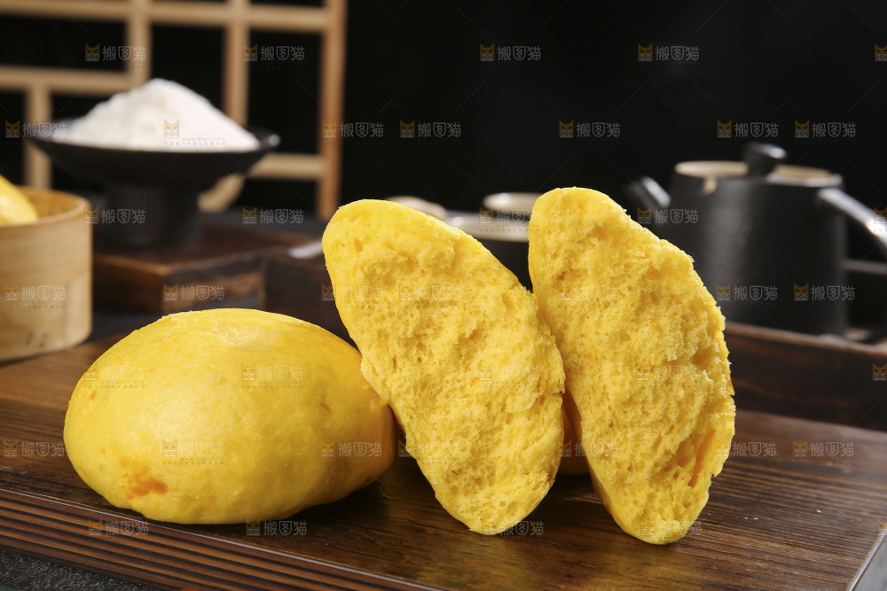 深底上的南瓜馒头