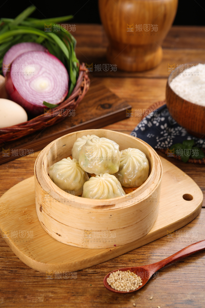 木底上摆放着的小包子