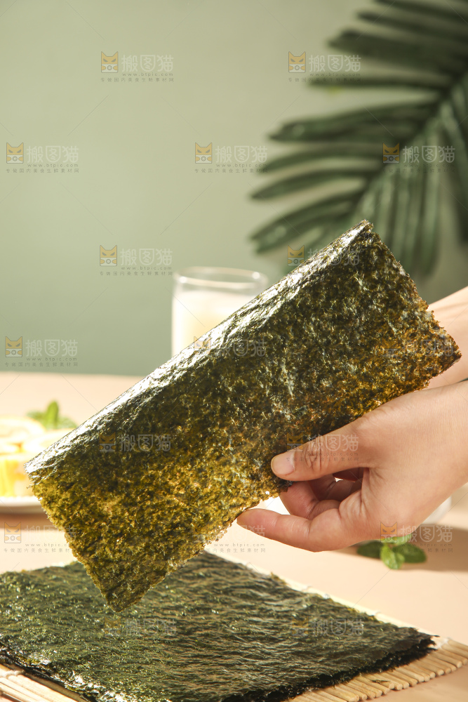 浅底上的海苔卷