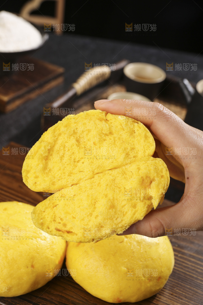 深底上的南瓜馒头