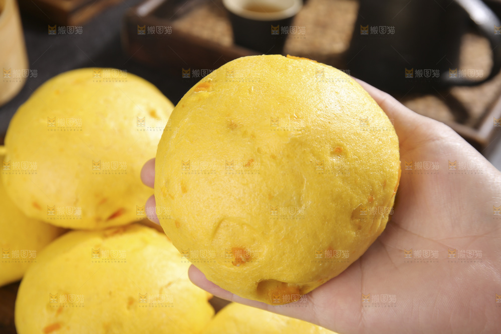 深底上的南瓜馒头